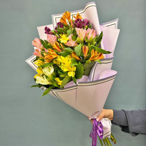 Букет из Альстромерий микс в упаковке 50791