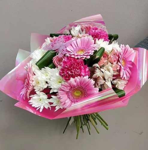 Букет "Кокетка" из кустовой хризантемы, гербер и альстромерий. N 7535