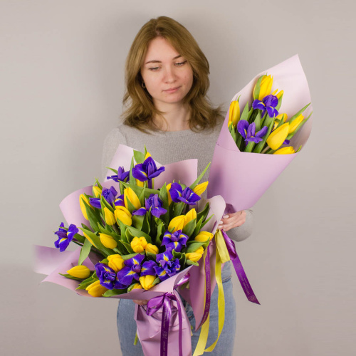 25 желтых тюльпанов с ирисами N 5507
