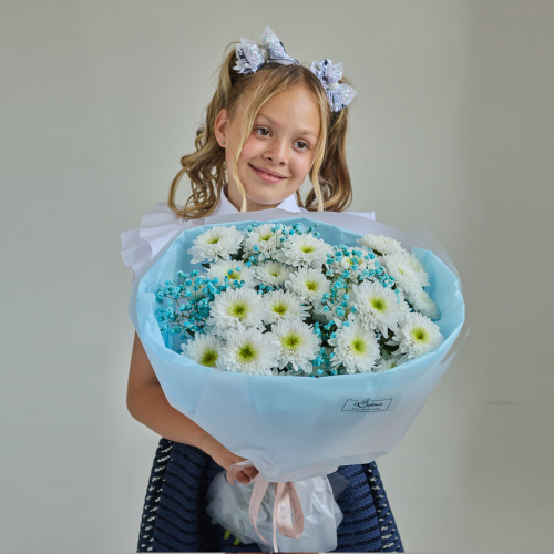 Букет с хризантемой и гипсофилой ГОЛУБОЙ N 84572-Г