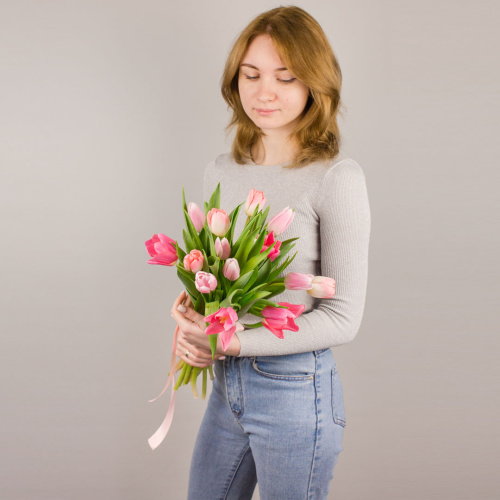 Букет из 15 розовых тюльпанов МИКС 28774