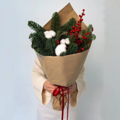 Букет "Хвойный" с илексом и хлопком N90872