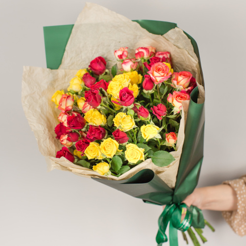 Букет из ярких кустовых роз N 27803