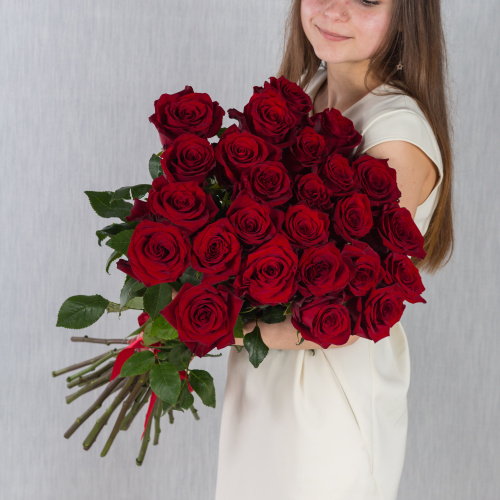 Букет из 25 Красных роз 60 см N 7305