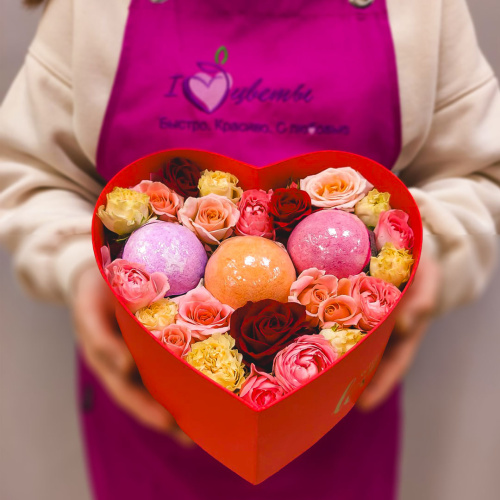 Сердце с цветами и бомбочками для ванны 45458