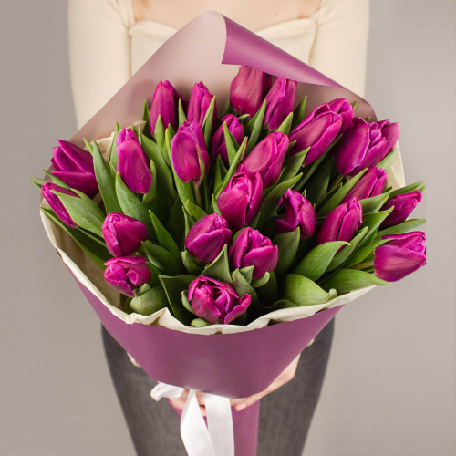 Букет из 25 фиолетовых тюльпанов 46175