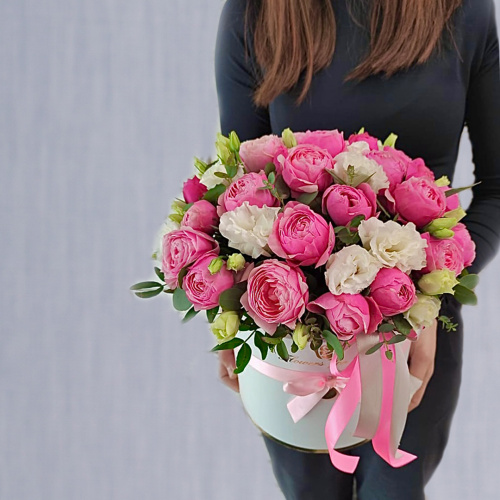 Коробка с розовыми пионовидными розами. Размер L. N 45002