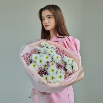 Букет с хризантемой и гипсофилой РОЗОВЫЙ N 84572-Р