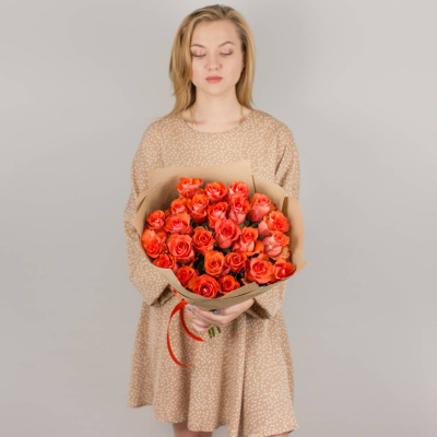 Букет из оранжевых 25 роз 40 см. в упаковке 45007-Ор Букет из оранжевых 25 роз 40 см. в упаковке 45007-Ор