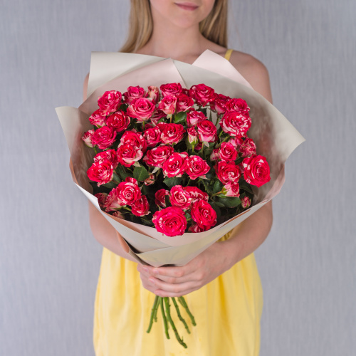 Букет розовых кустовых роз N 38363-Р