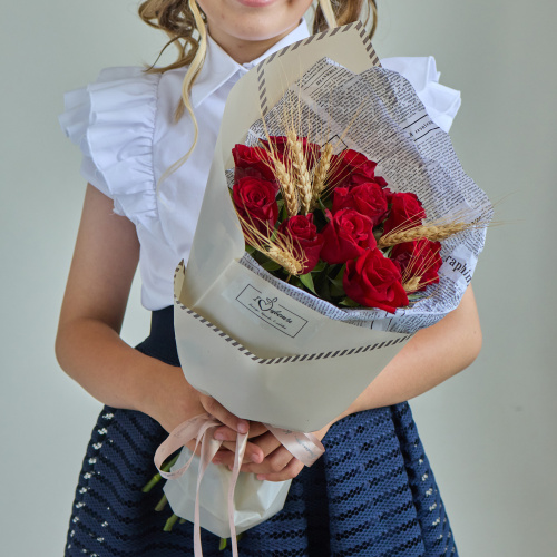 Букет 11 роз Кения с колосьями арт. 84333