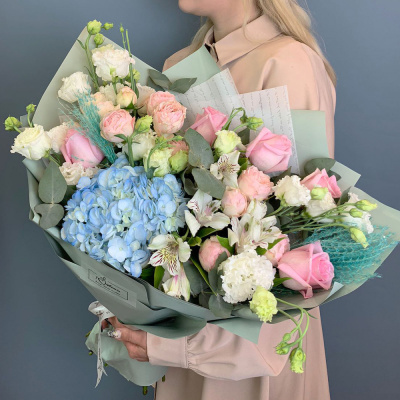 Букет с гортензией, розами и альстромерией 66830