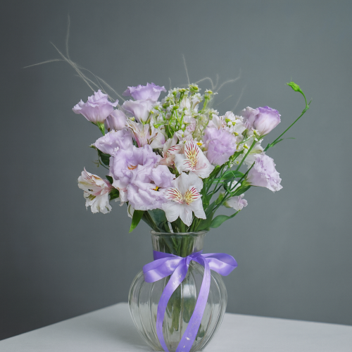 Букет из эустомы в вазе. Сет N 82238