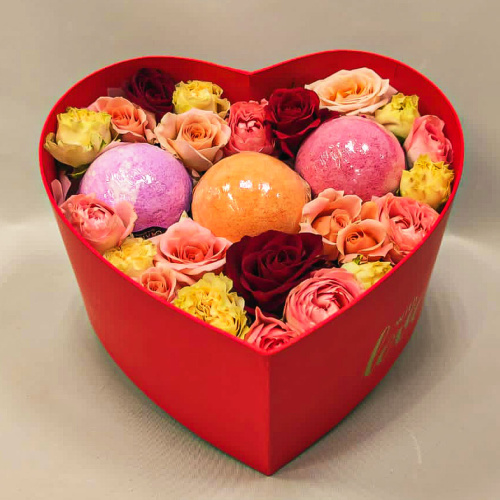 Сердце с цветами и бомбочками для ванны 45458