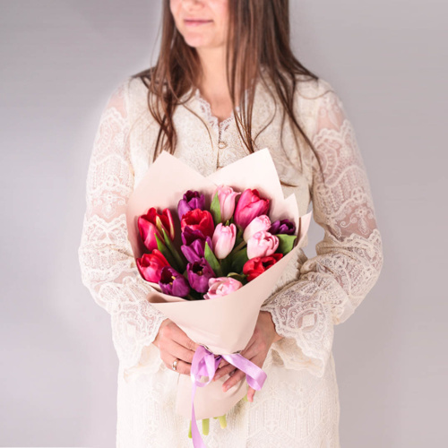 Букет из 15 тюльпанов в упаковке 28405