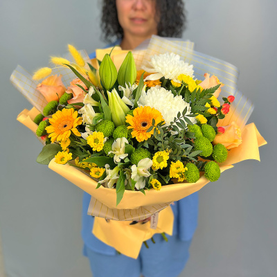 Букет из одноголовых хризантем с лилей и герберами N 52463 Букет из одноголовых хризантем с лилей и герберами N 52463