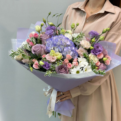 Букет с гортензией и розами N 66829 Букет с гортензией и розами N 66829