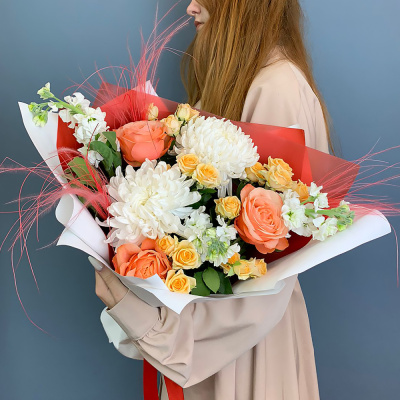 Букет из одноголовых хризантем с Эквадорскими розами и матиолой N 70981 Букет из одноголовых хризантем с Эквадорскими розами и матиолой N 70981