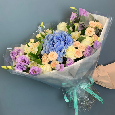 Большой букет с гортензией, эустомой и кустовыми розами N 66669 Большой букет с гортензией, эустомой и кустовыми розами N 66669