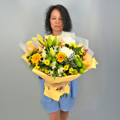 Букет из одноголовых хризантем с лилей и герберами N 52463 Букет из одноголовых хризантем с лилей и герберами N 52463
