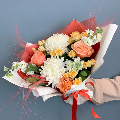 Букет из одноголовых хризантем с Эквадорскими розами и матиолой N 70981 Букет из одноголовых хризантем с Эквадорскими розами и матиолой N 70981