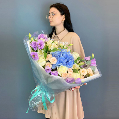 Большой букет с гортензией, эустомой и кустовыми розами N 66669 Большой букет с гортензией, эустомой и кустовыми розами N 66669