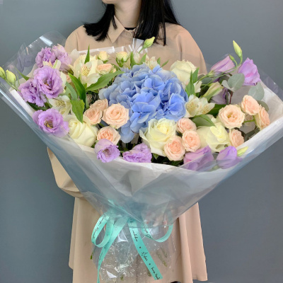 Большой букет с гортензией, эустомой и кустовыми розами N 66669 Большой букет с гортензией, эустомой и кустовыми розами N 66669