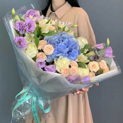 Большой букет с гортензией, эустомой и кустовыми розами N 66669 Большой букет с гортензией, эустомой и кустовыми розами N 66669